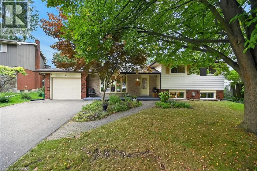 Detached at 15 CANARY Drive, Brantford