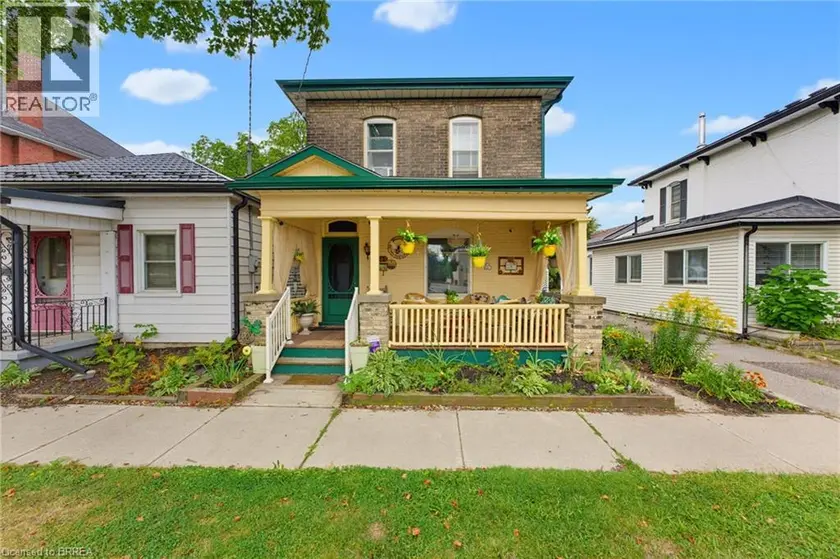 Detached at 122 WILLIAM Street, Brantford