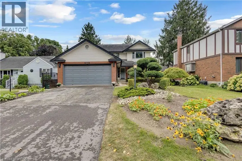 Detached at 490 DEVONSHIRE Avenue, Woodstock