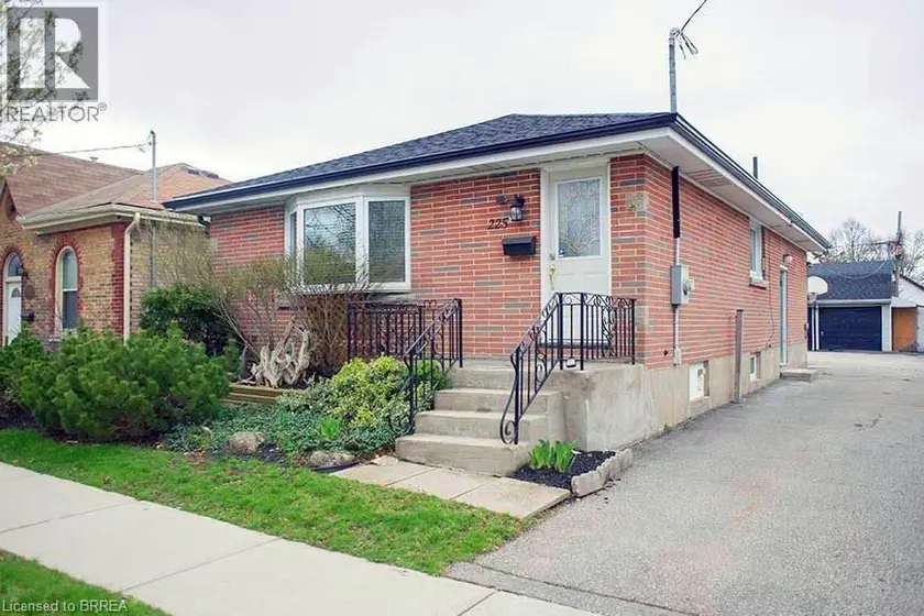 Detached at 225 CHATHAM Street Unit# MAIN, Brantford