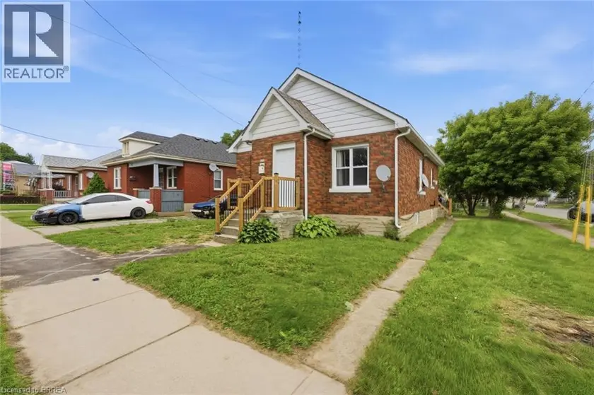 Detached at 249 CLARENCE Street, Brantford