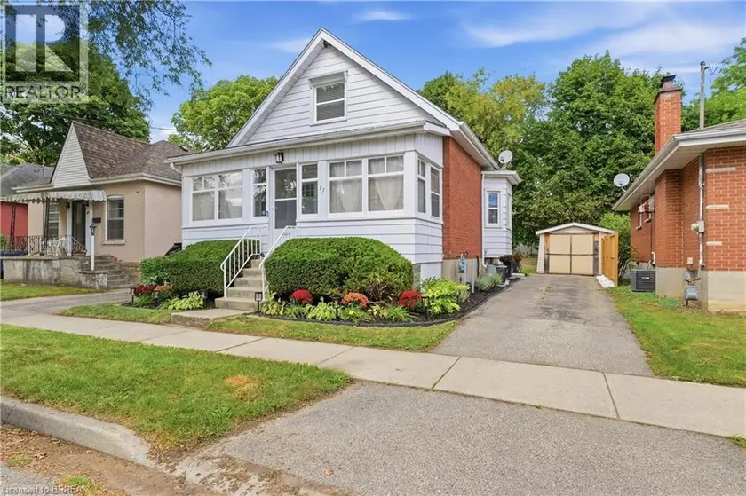 Detached at 87 STRATHCONA Avenue, Brantford