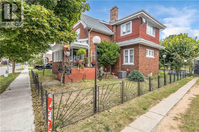 Detached at 113 SYDENHAM Street, Brantford