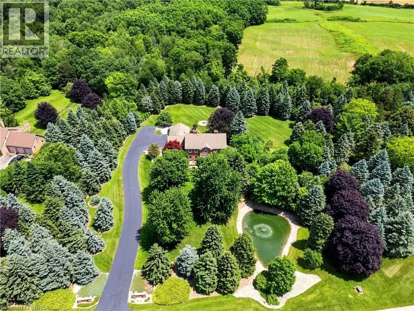 Detached at 6 HICKORY Hollow, Brant County