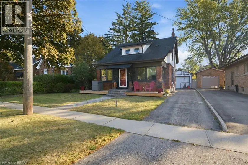 Detached at 13 FOREST Road, Brantford