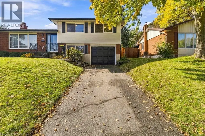 Detached at 22 APPLEWOOD Crescent, Guelph