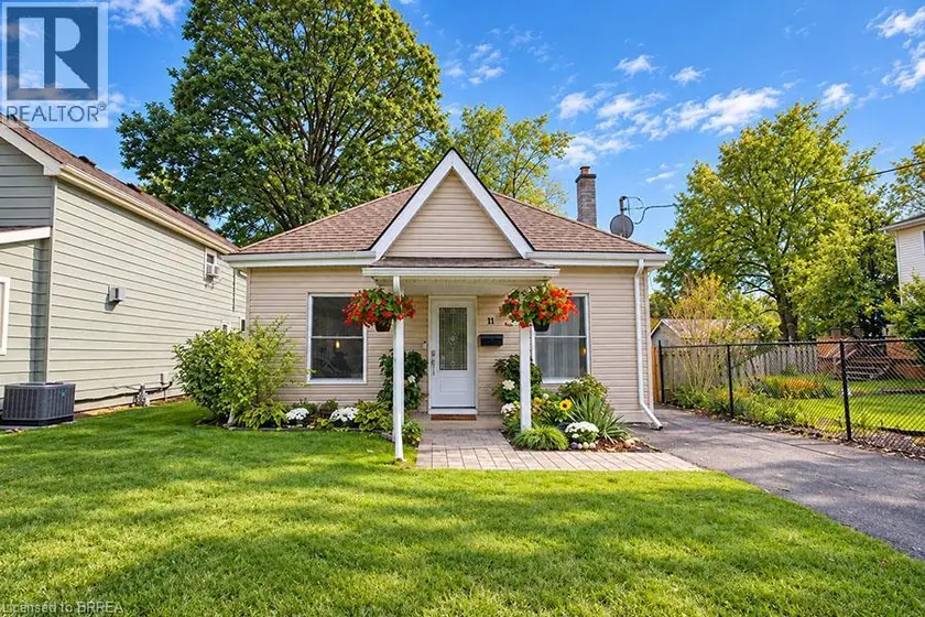 Detached at 11 STIRTON Avenue, Brantford