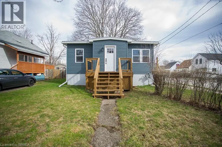Detached at 20 PARK Avenue E, Brantford