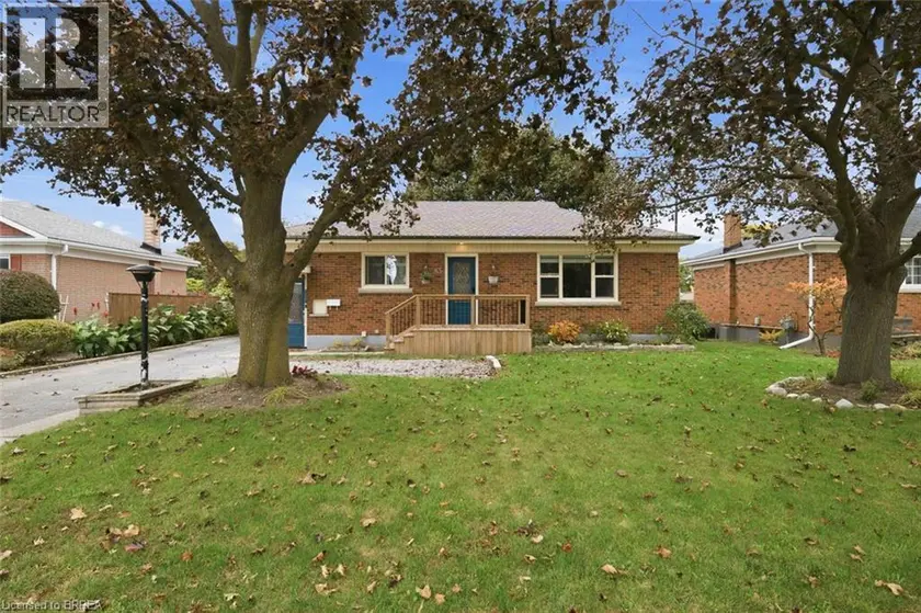 Detached at 83 FAIRVIEW Drive, Brantford