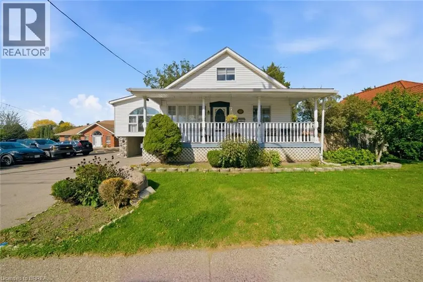 Detached at 986 COLBORNE Street, Brantford