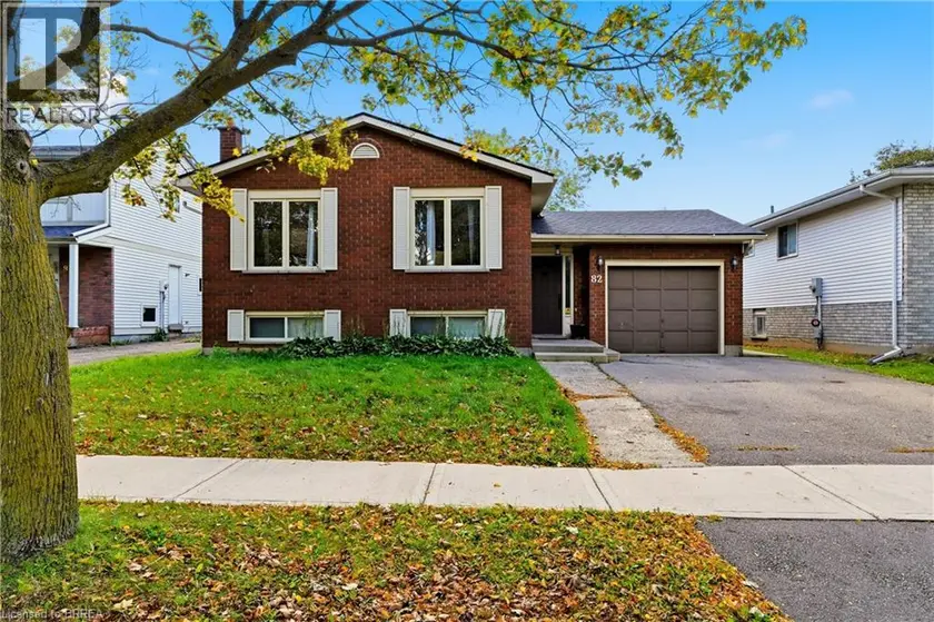 Detached at 82 BEAVER Crescent, Brantford