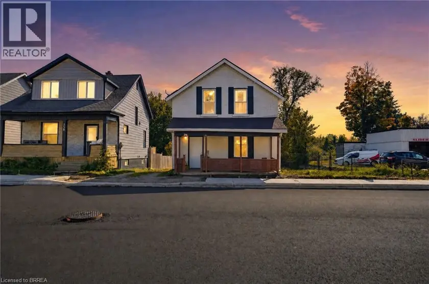 Detached at 256 DUNDAS Street