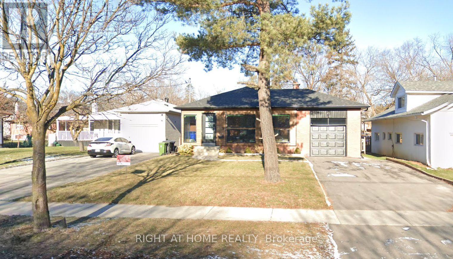 Detached at 32 CONNAUGHT AVENUE, Toronto (Newtonbrook West)
