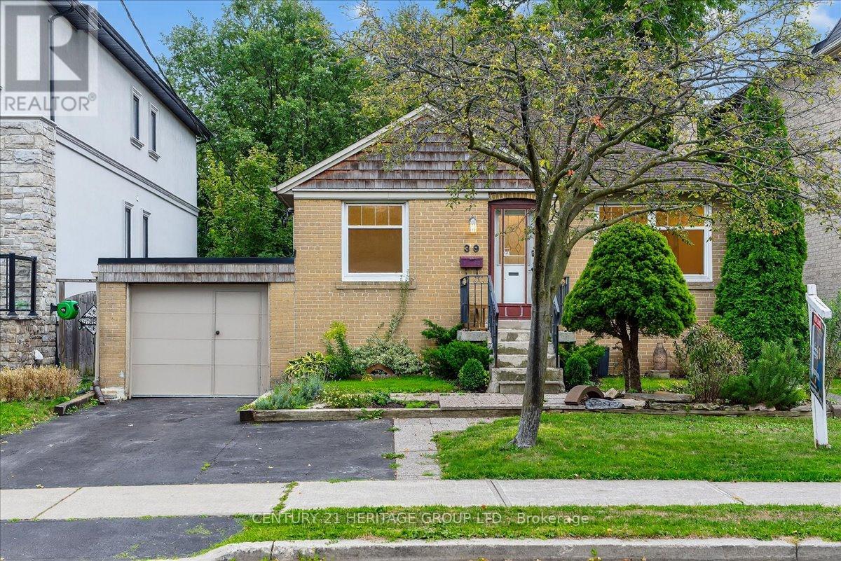 Detached at UPPER - 39 REINER ROAD, Toronto (Clanton Park)