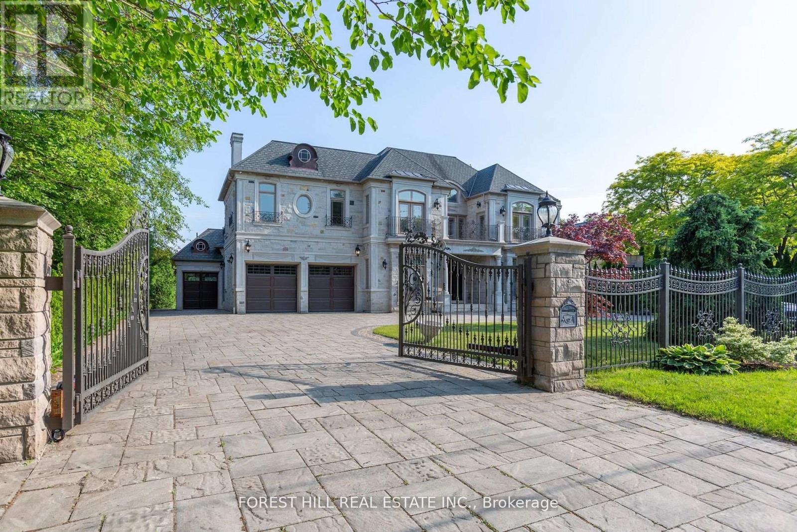Detached at 4 FIFESHIRE ROAD, Toronto (St. Andrew-Windfields)