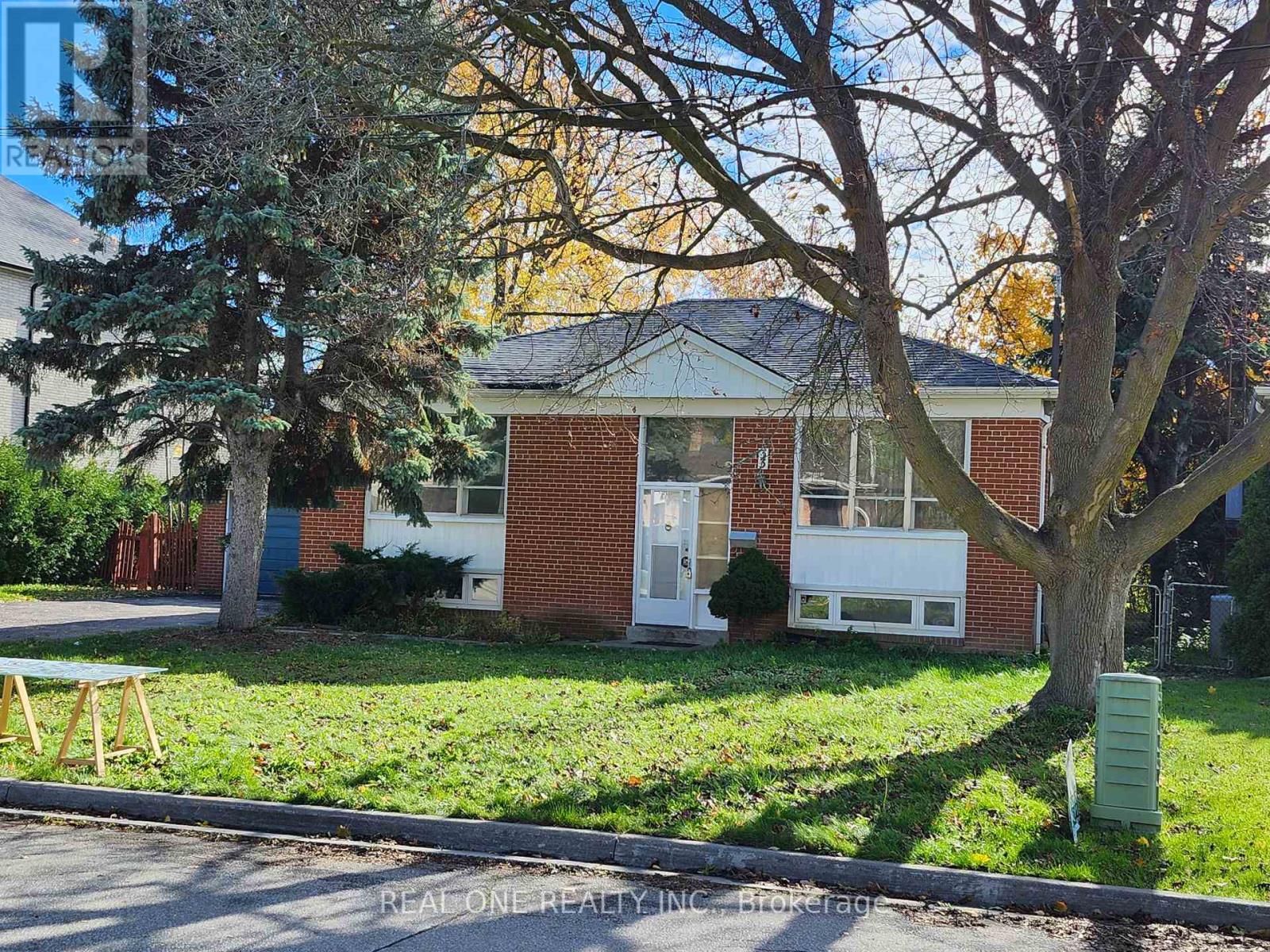Detached at 33 URBANDALE AVENUE, Toronto (Newtonbrook East)
