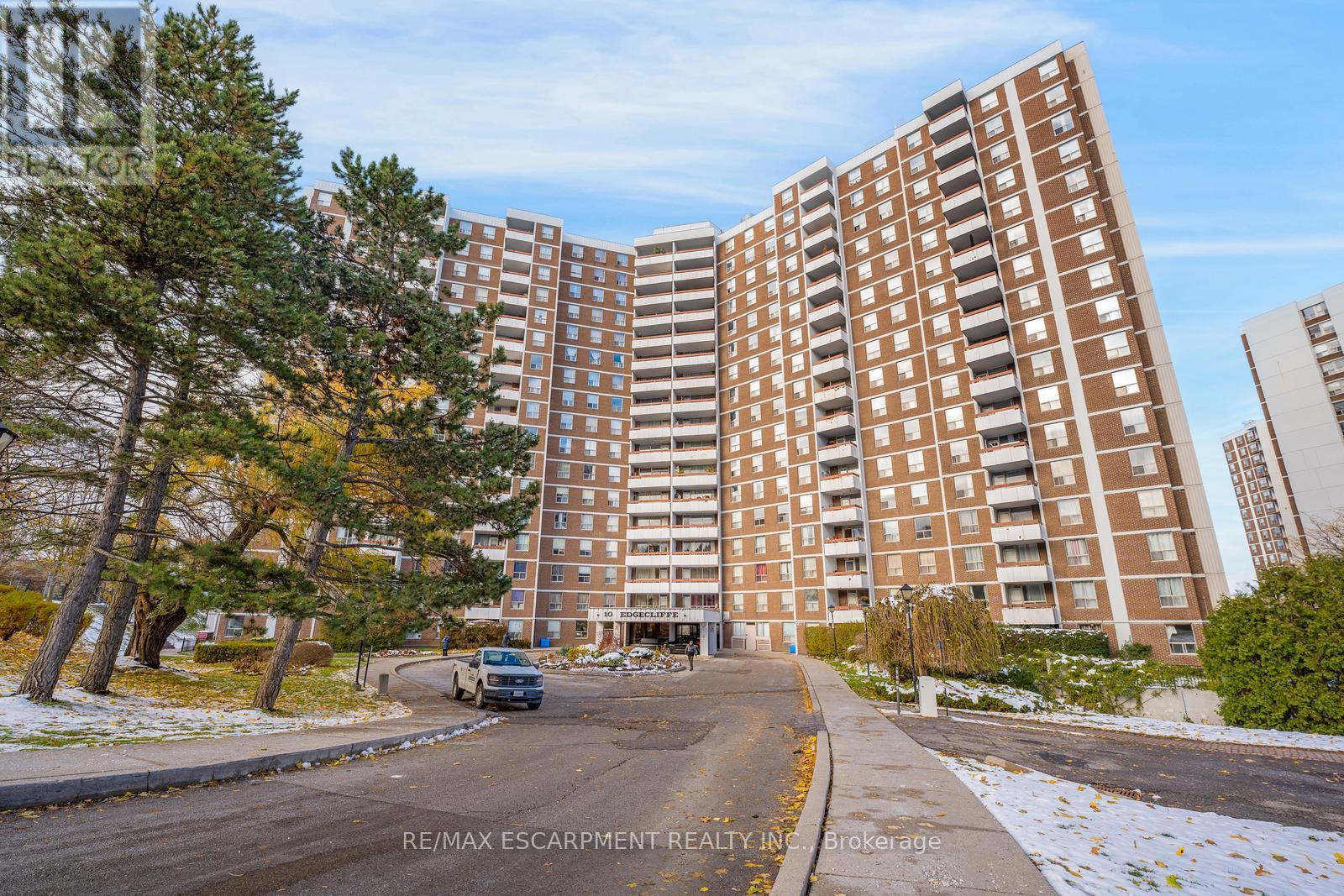 Apartment at 206 - 10 EDGECLIFF GOLFWAY, Toronto (Flemingdon Park)