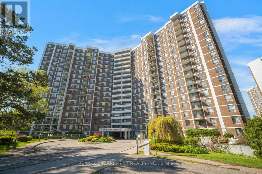Apartment at 206 - 10 EDGECLIFF GOLFWAY, Toronto (Flemingdon Park)