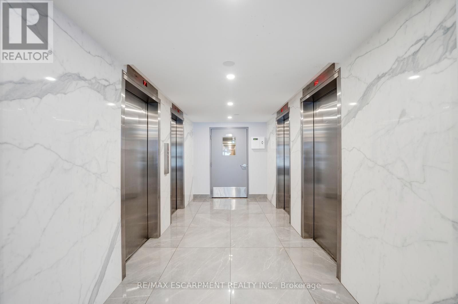 Apartment at 206 - 10 EDGECLIFF GOLFWAY, Toronto