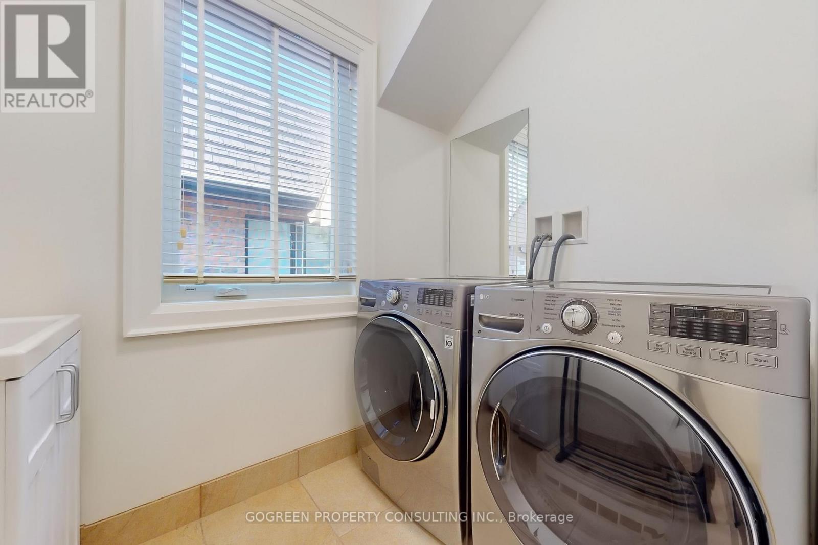Detached at 11 ELMVIEW AVENUE, Toronto