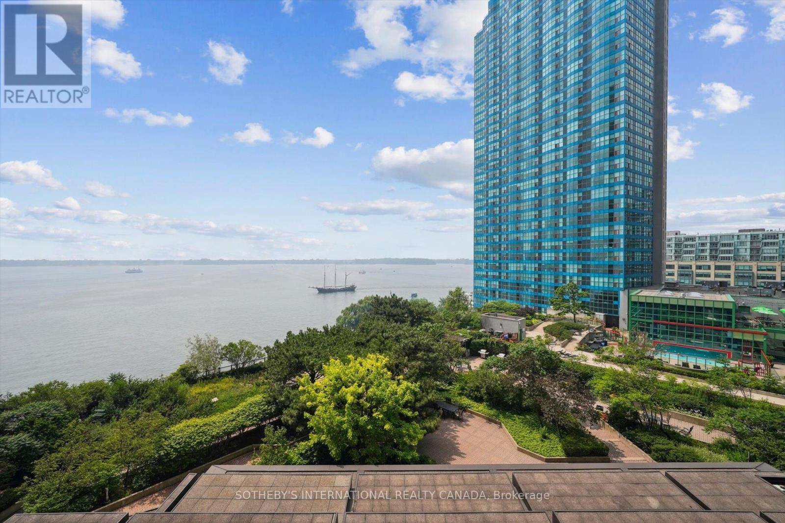 Apartment at 1110 - 65 HARBOUR SQUARE, Toronto (Waterfront Communities)
