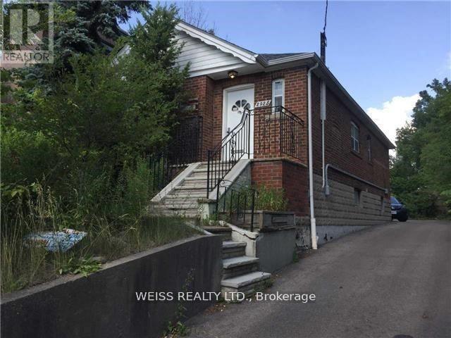 Detached at 2925 BATHURST STREET, Toronto (Bedford Park-Nortown)
