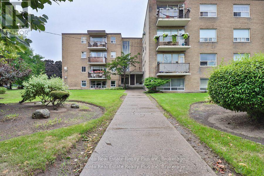 Apartment at 303 - 55 NEPTUNE DRIVE, Toronto (Englemount-Lawrence)