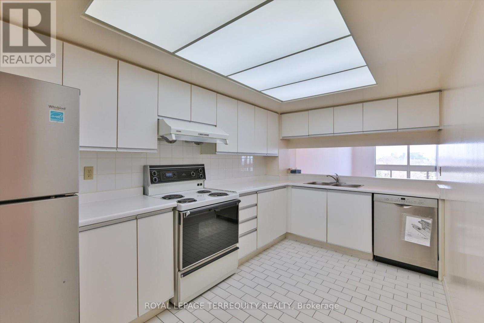 Apartment at 907 - 5 KENNETH AVENUE, Toronto (Willowdale East)