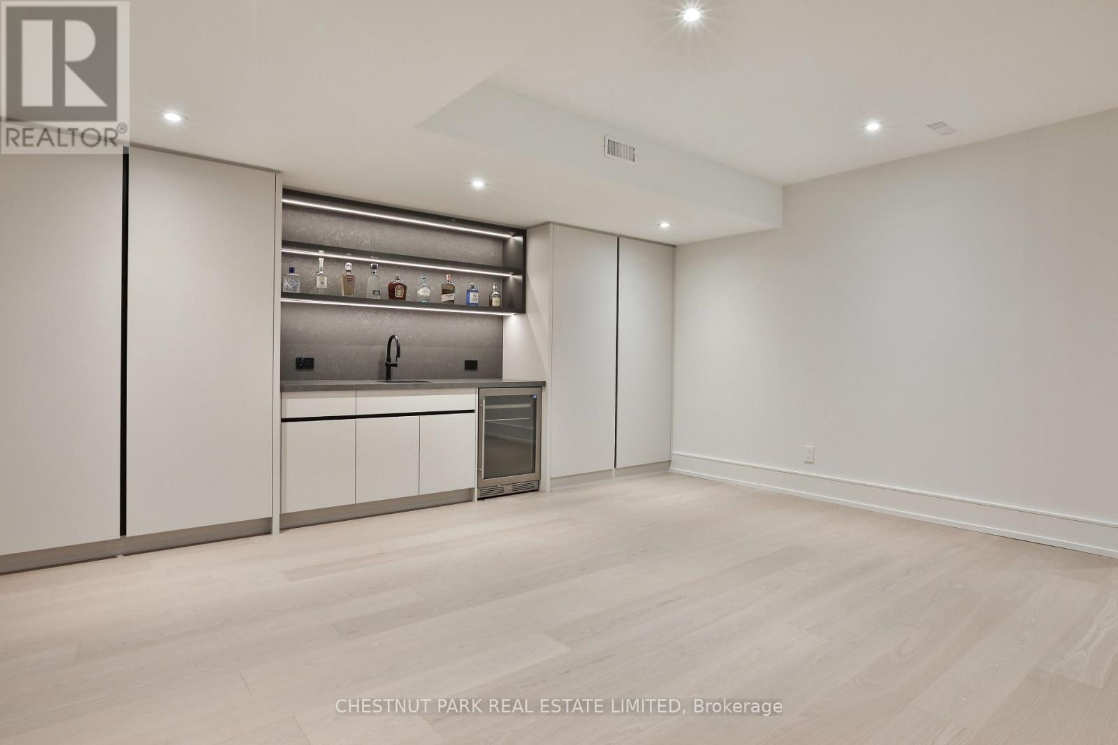 Detached at 2 MARCHWOOD DRIVE, Toronto