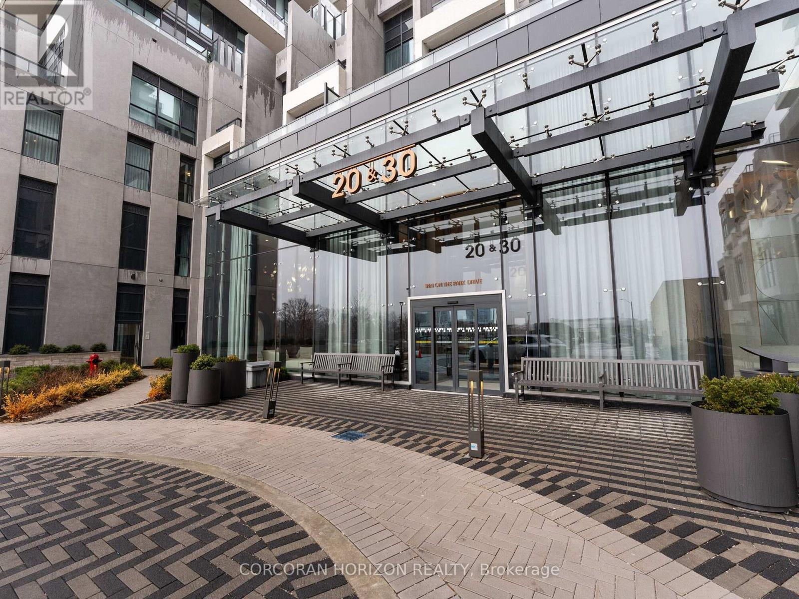 Apartment at 221 - 30 INN ON THE PARK DRIVE, Toronto (Banbury-Don Mills)