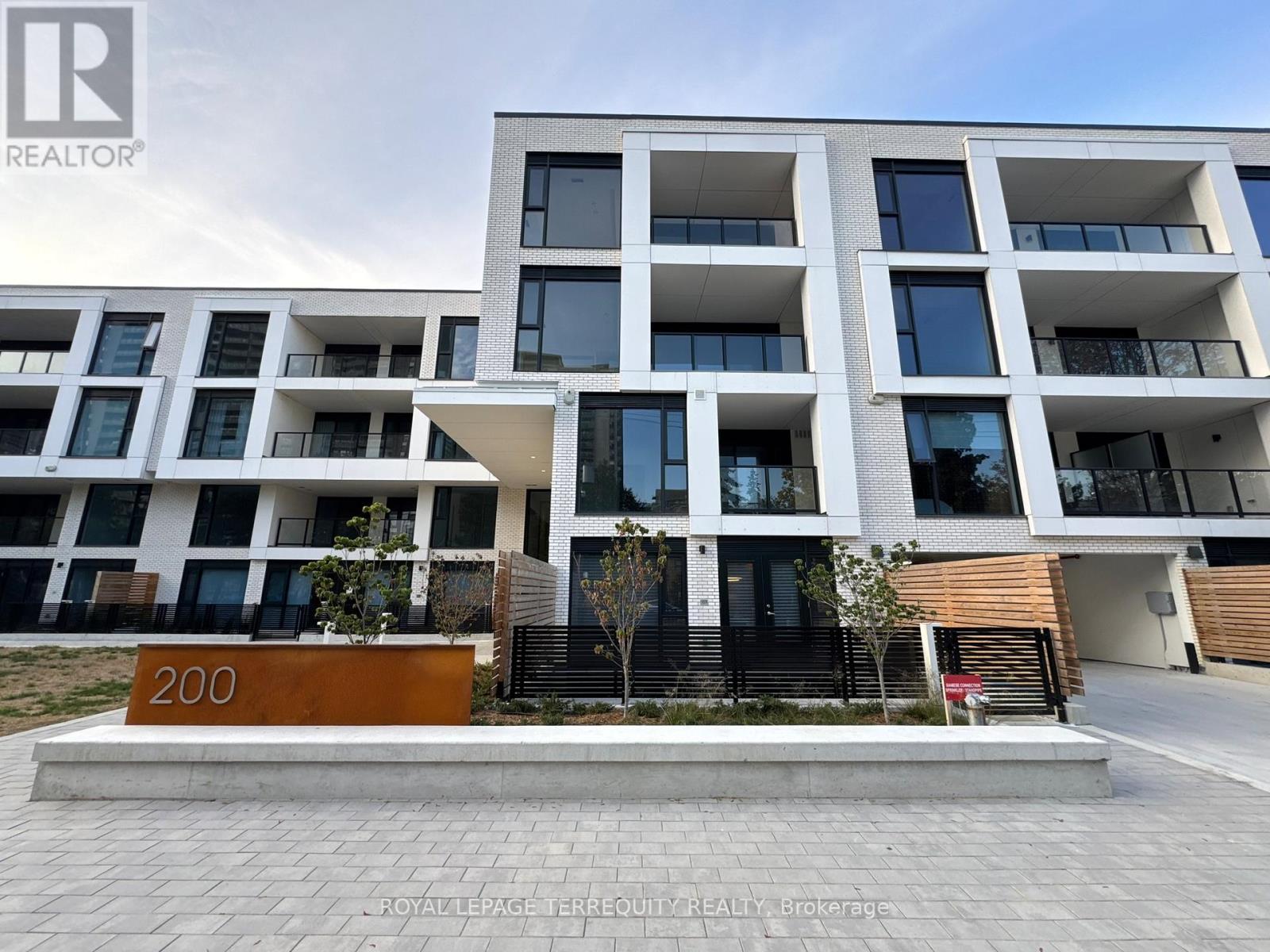 Apartment at 103 - 200 KEEWATIN AVENUE, Toronto (Mount Pleasant East)
