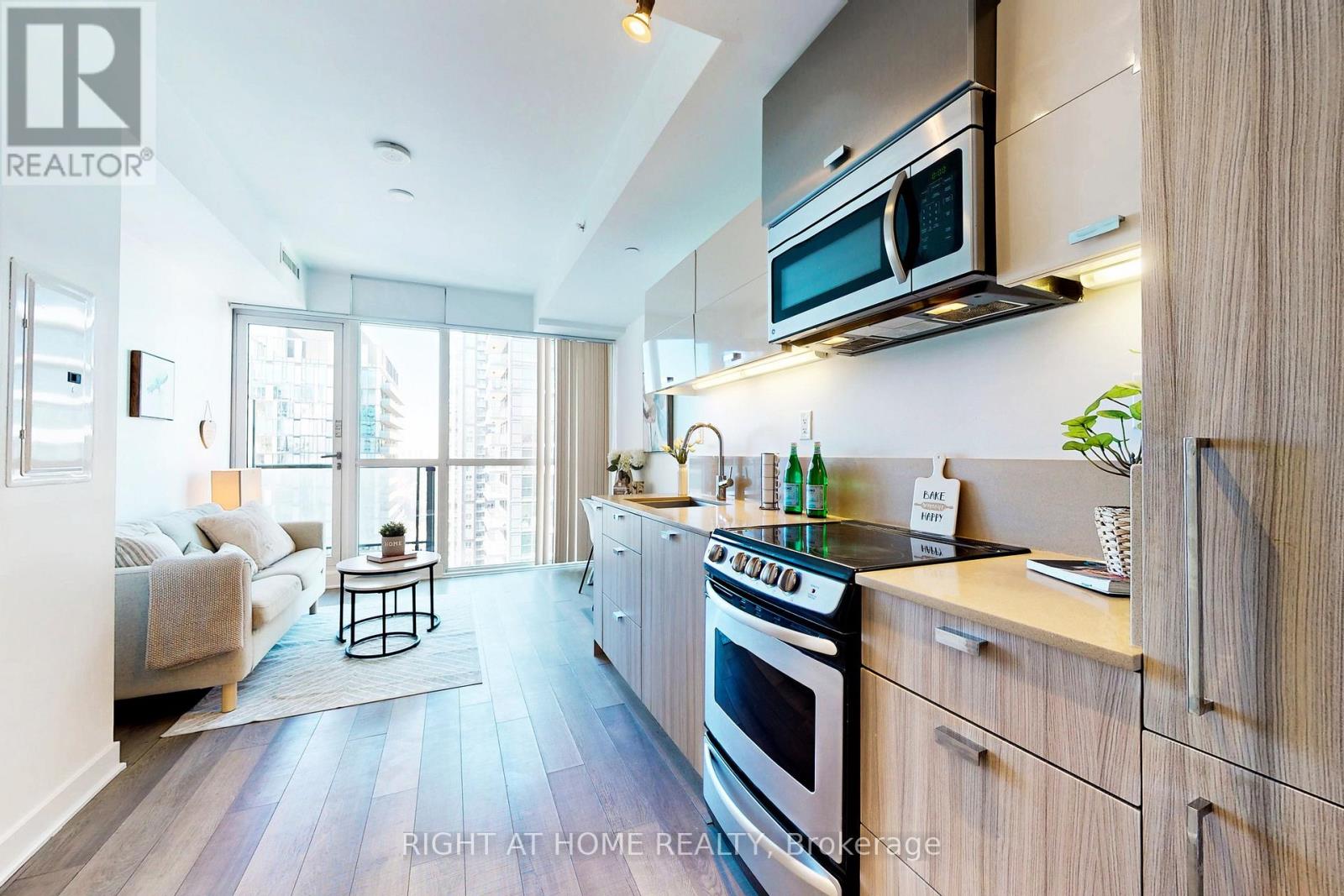 Apartment at 3603 - 290 ADELAIDE STREET W, Toronto (Waterfront Communities)