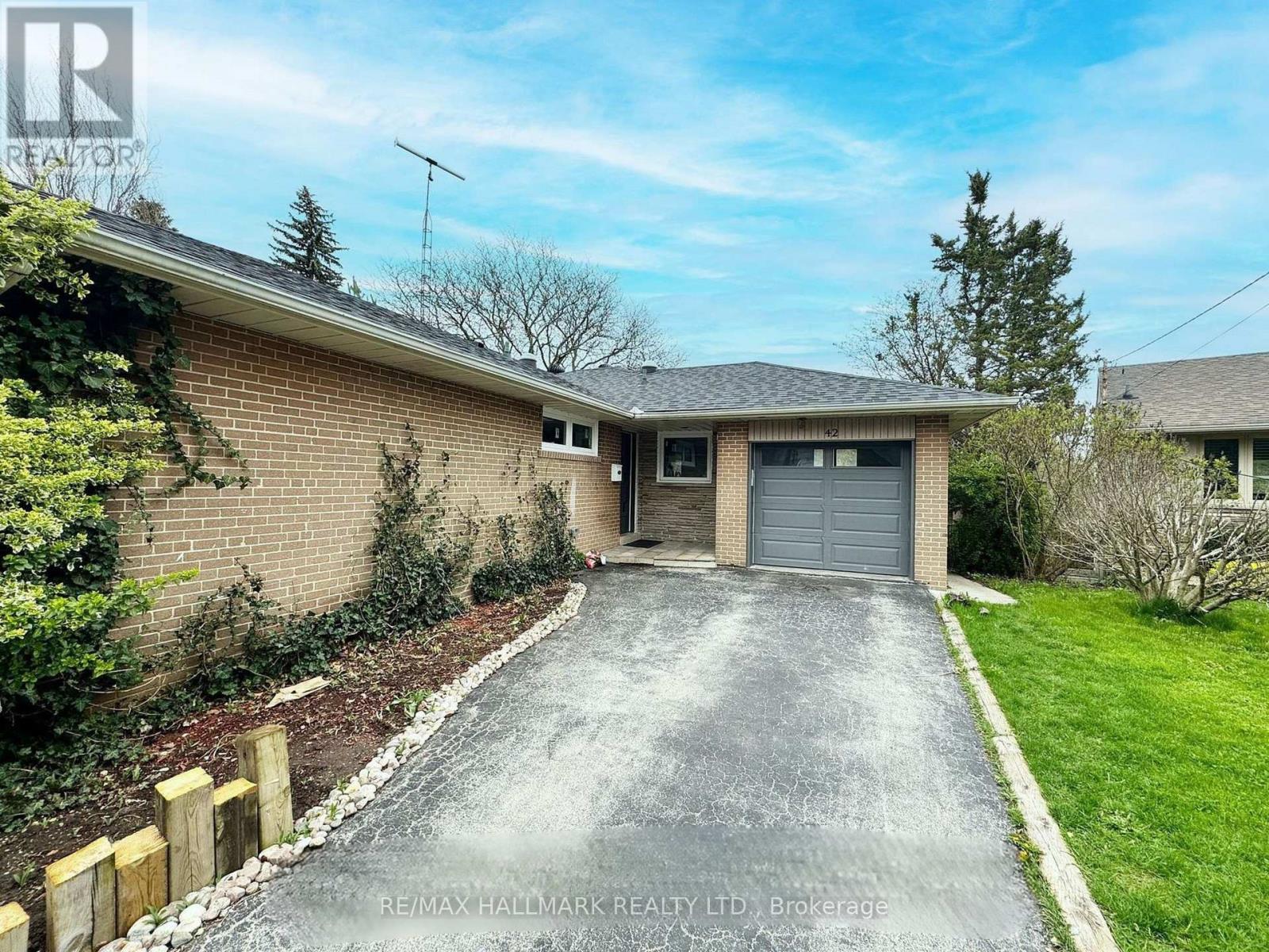 Detached at 42 MILLGATE CRESCENT, Toronto (Bayview Village)