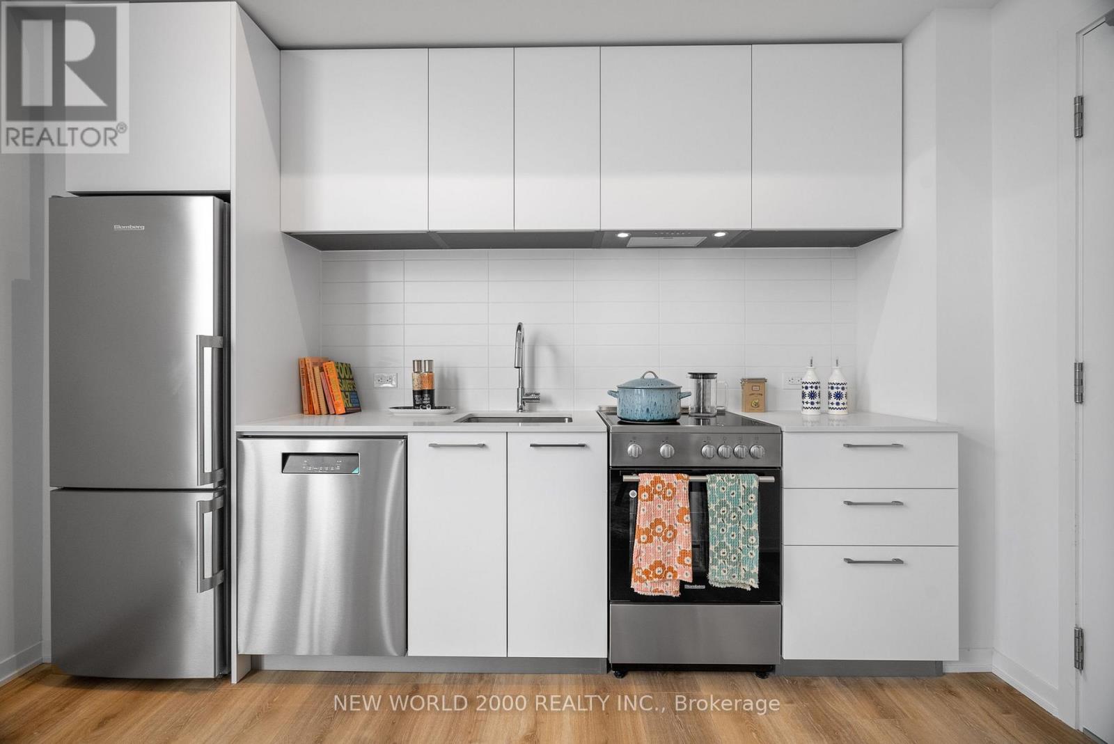 Apartment at 2211 - 101 ROEHAMPTON AVENUE, Toronto (Mount Pleasant West)