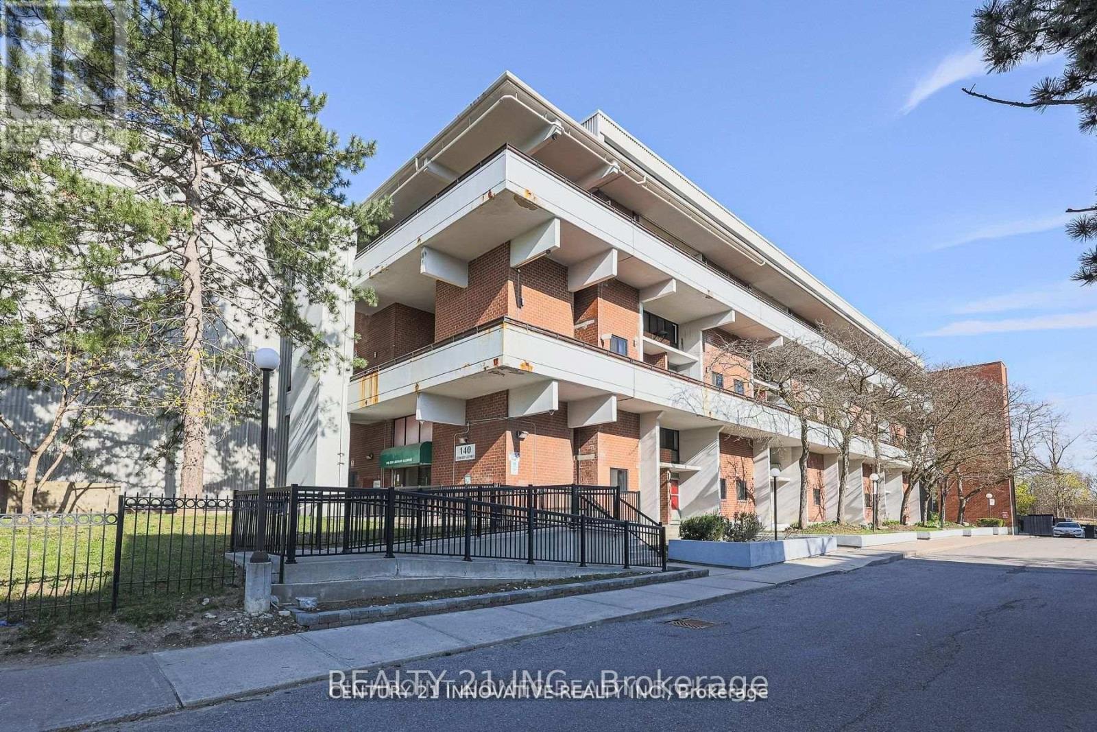 Townhouse at 215 - 140 LEEWARD GLENWAY, Toronto (Flemingdon Park)