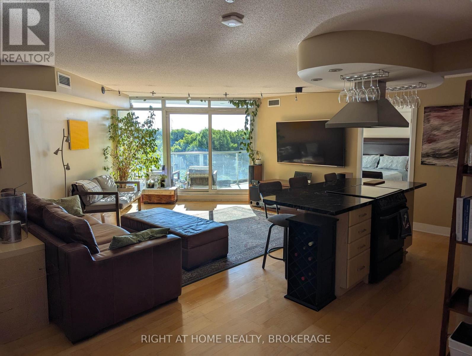 Apartment at 608 - 550 QUEENS QUAY W, Toronto (Waterfront Communities)