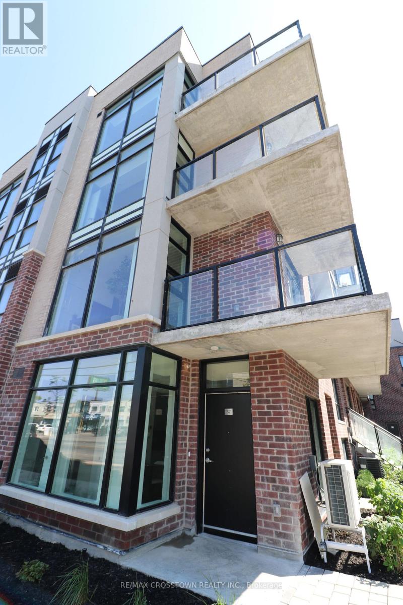 Apartment at 4TH - 57-861 SHEPPARD AVENUE W, Toronto (Bathurst Manor)