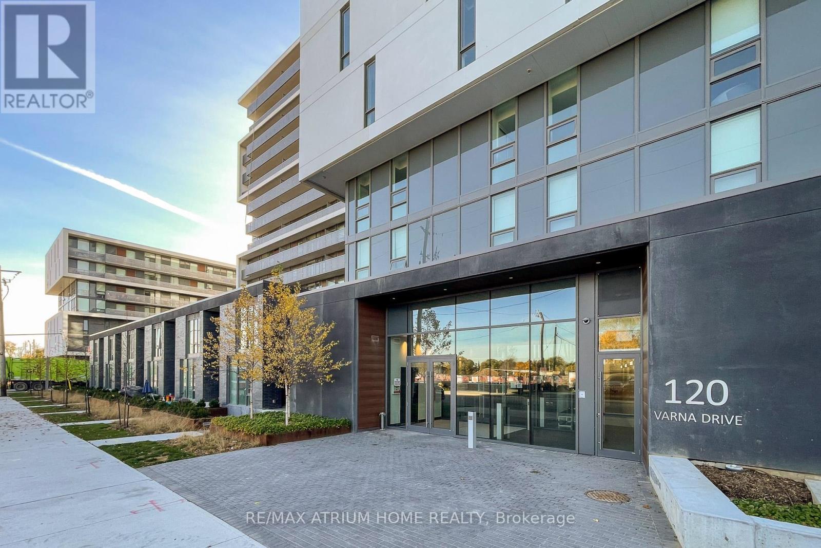 Apartment at 1515 - 120 VARNA DRIVE, Toronto (Englemount-Lawrence)