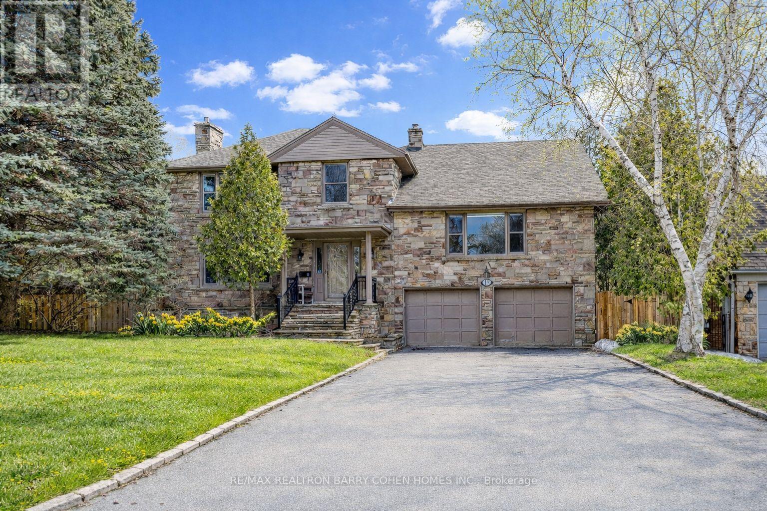 Detached at 19 LOWER LINKS ROAD, Toronto (St. Andrew-Windfields)