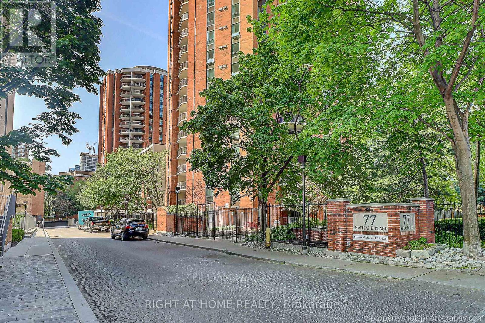 Apartment at 1703 - 77 MAITLAND PLACE, Toronto (Cabbagetown-South St. James Town)