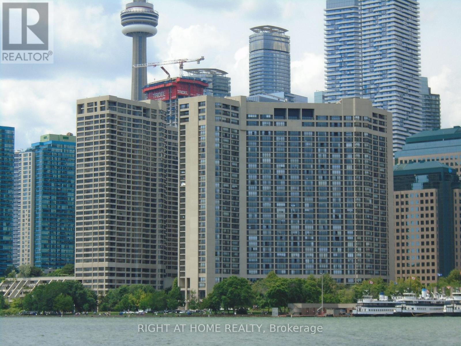 Apartment at 838 - 33 HARBOUR SQUARE, Toronto (Waterfront Communities)