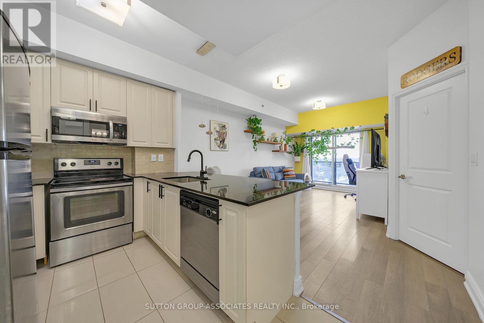 Apartment at 802 - 760 SHEPPARD AVENUE W, Toronto (Bathurst Manor)