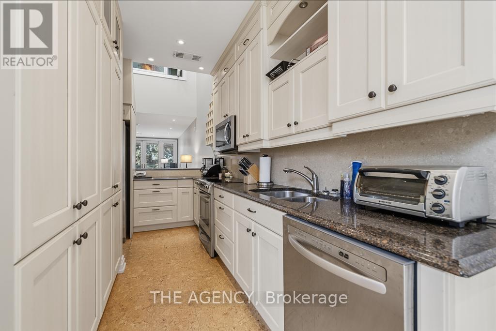 Townhouse at B&C - 116 HAZELTON AVENUE, Toronto