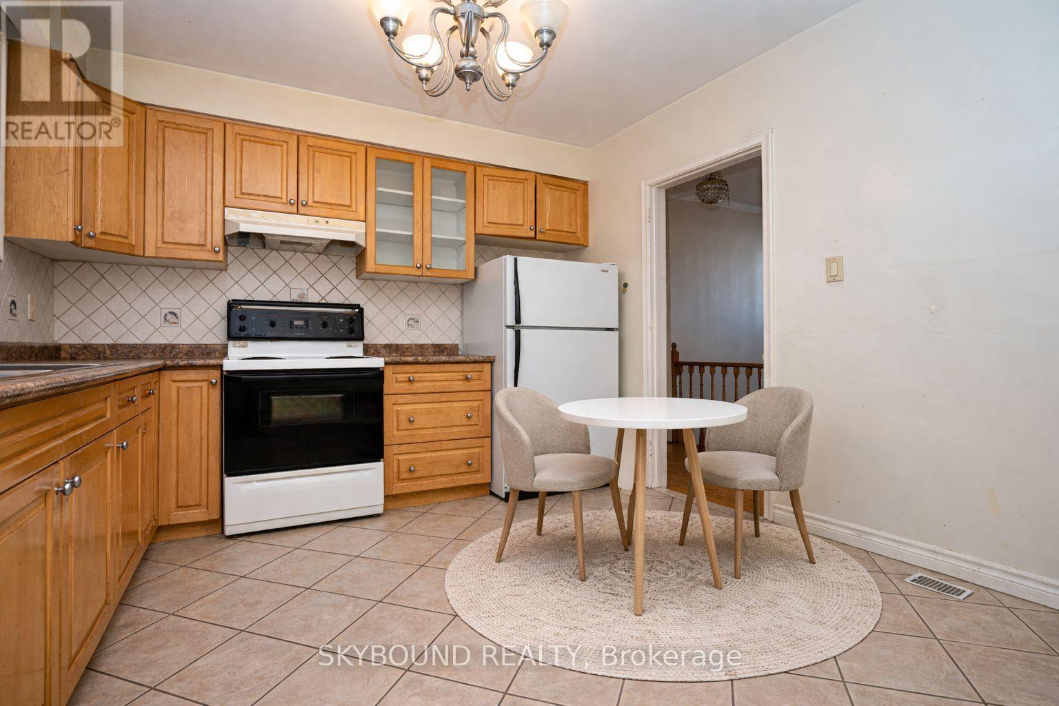 Detached at 9 CARONPORT CRESCENT, Toronto