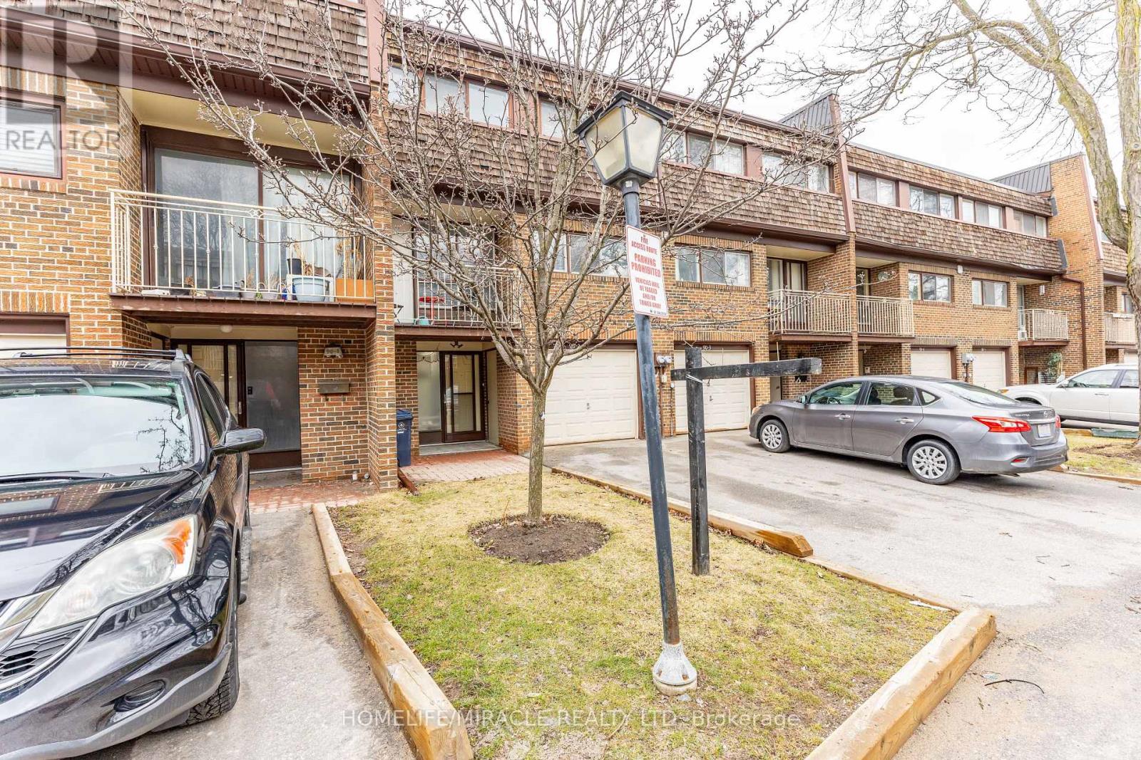 Townhouse at 2 - 90 CASTLEBURY CRESCENT, Toronto (Bayview Woods-Steeles)