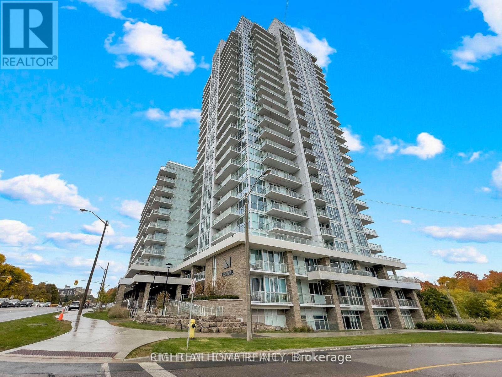 Apartment at 304 - 10 DEERLICK COURT, Toronto (Parkwoods-Donalda)
