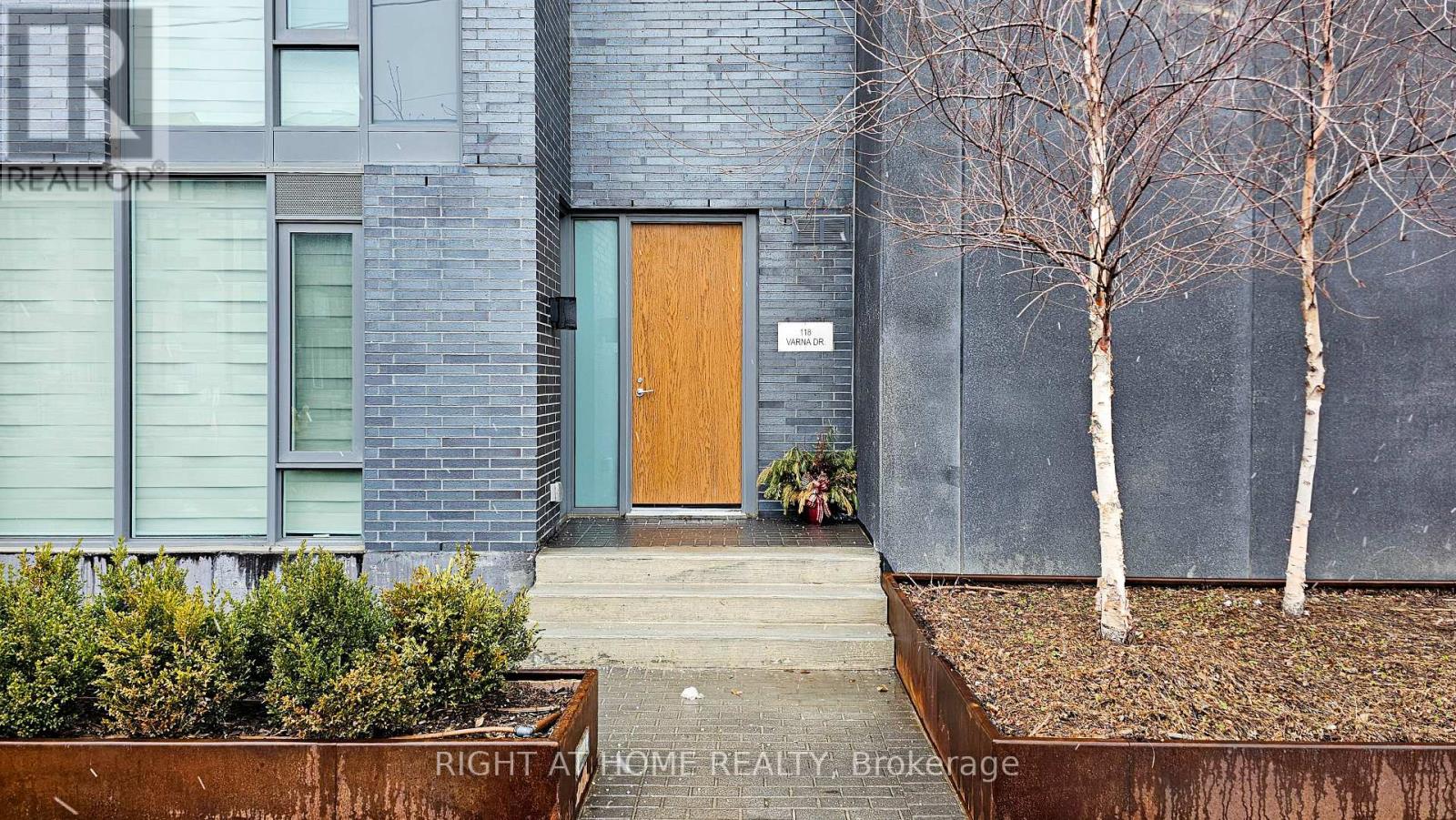 Townhouse at 101 - 118 VARNA DRIVE, Toronto (Englemount-Lawrence)