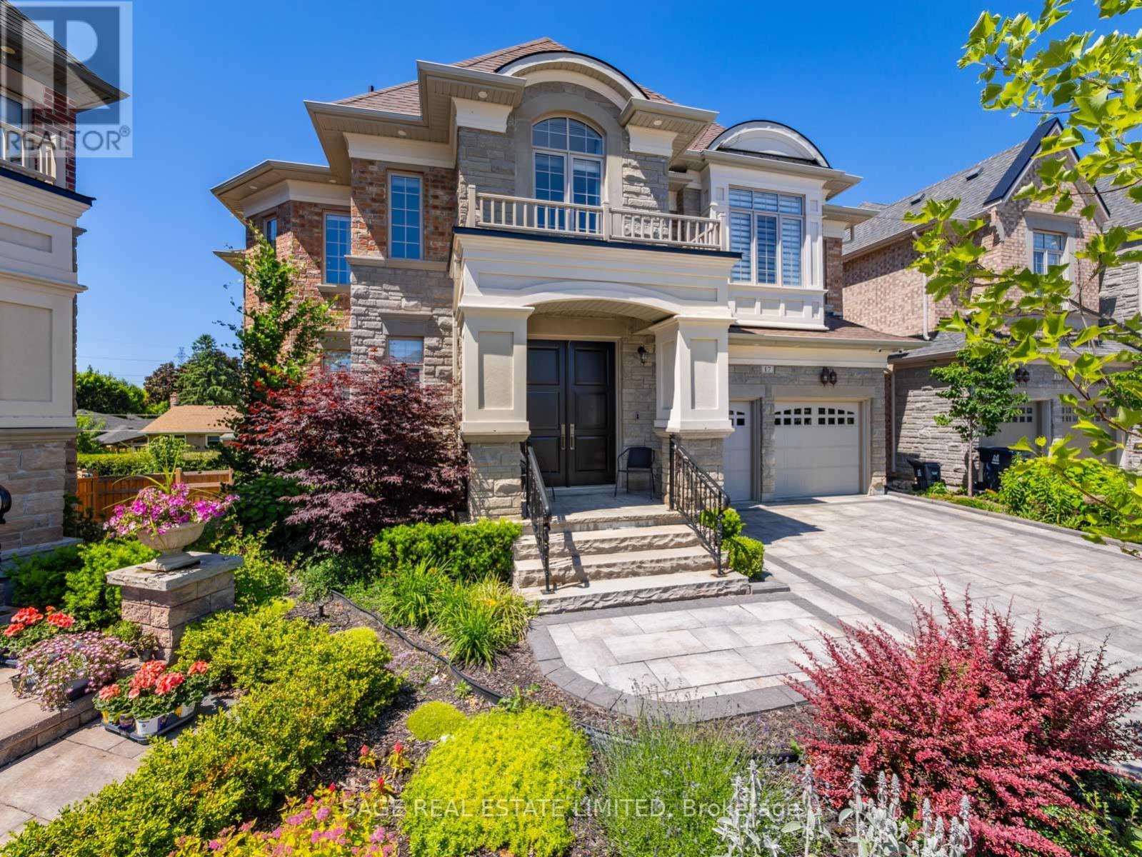 Detached at 17 DANIEL COZENS COURT, Toronto (Newtonbrook West)