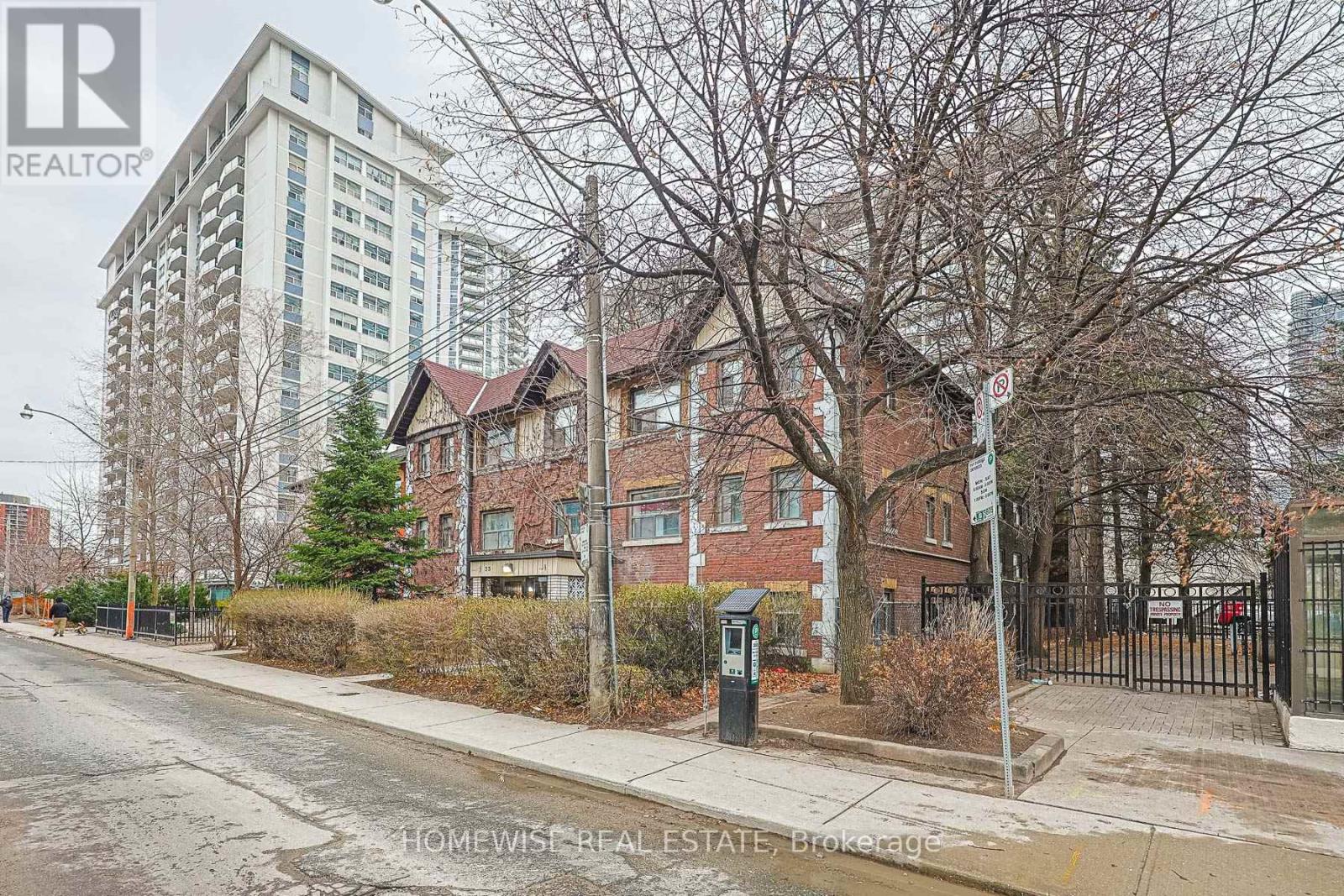 Apartment at 106 - 33 MAITLAND STREET, Toronto (Church-Yonge Corridor)