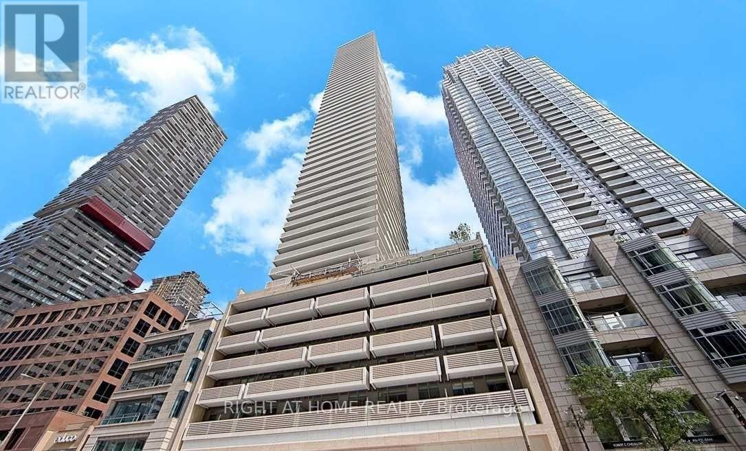 Apartment at 1706 - 2221 YONGE STREET, Toronto (Mount Pleasant West)